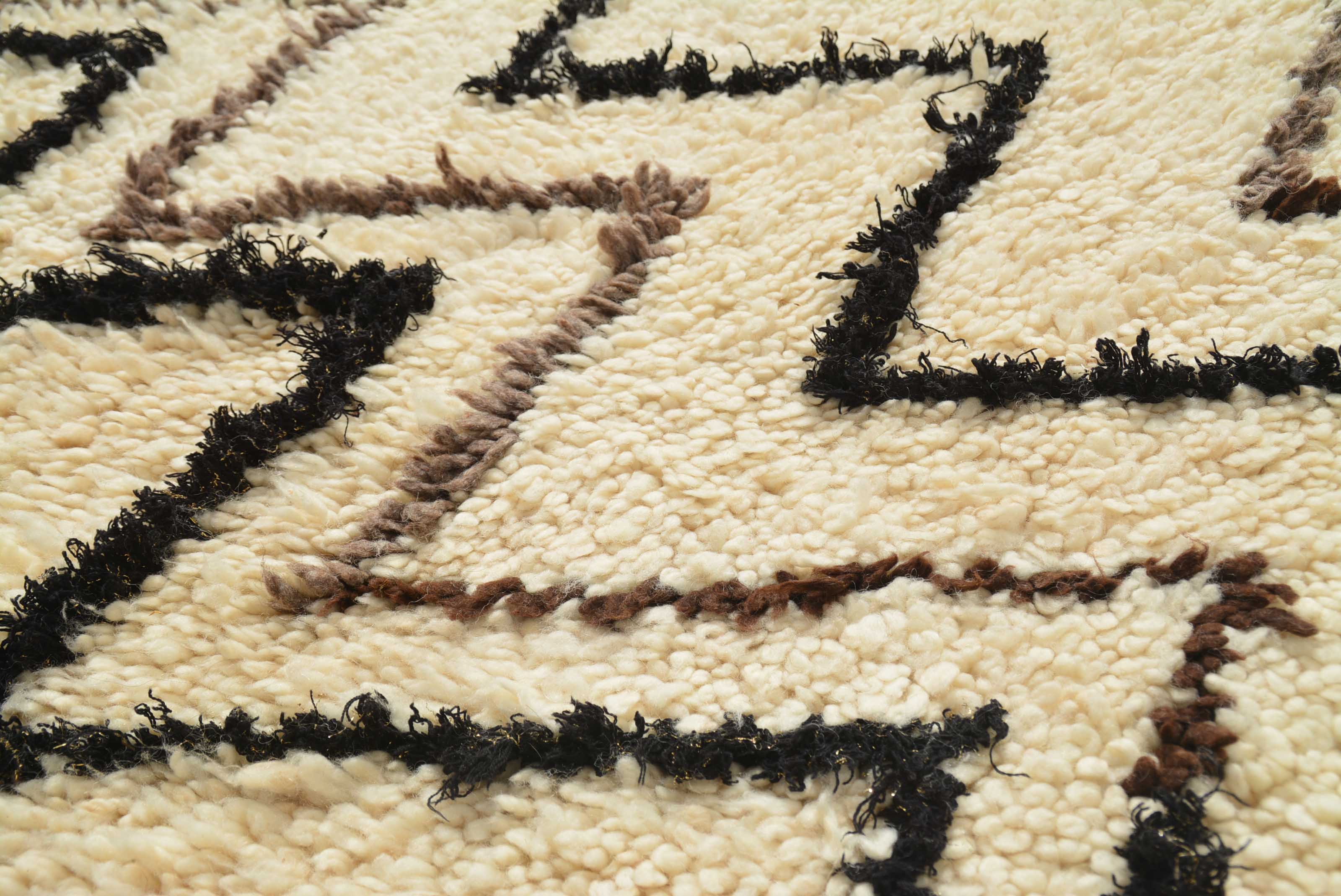 Dance Mountain (3'1" x 7'4") – Vintage Zigzag Beni Ourain Runner Rug - Image 4