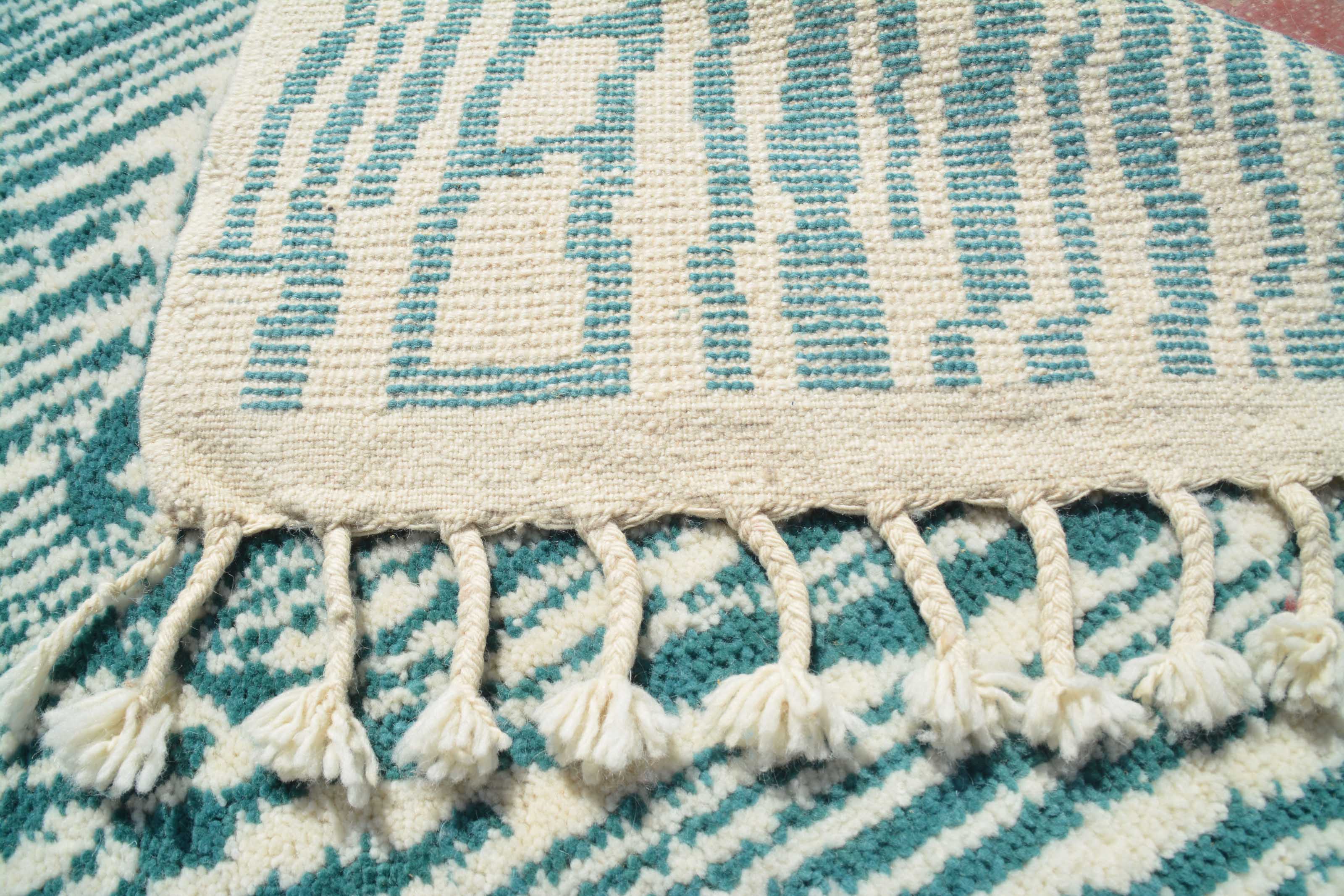 Drift Along (8'0" x 10'0") - Abstract Turquoise & Cream Vertical Static Berber Rug - Image 4
