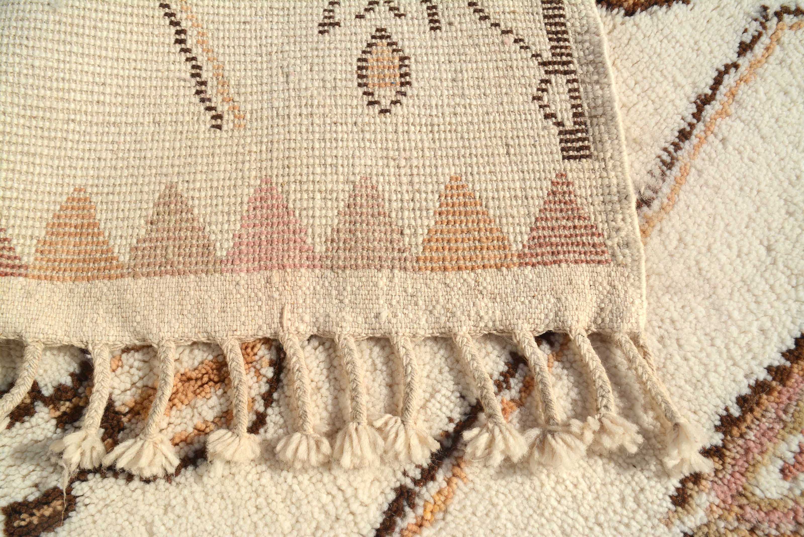 EarthAura (5'0" x 8'0") - Earthy Totem Geometric Azilal Rug - Hand-Knotted Wool - Image 4