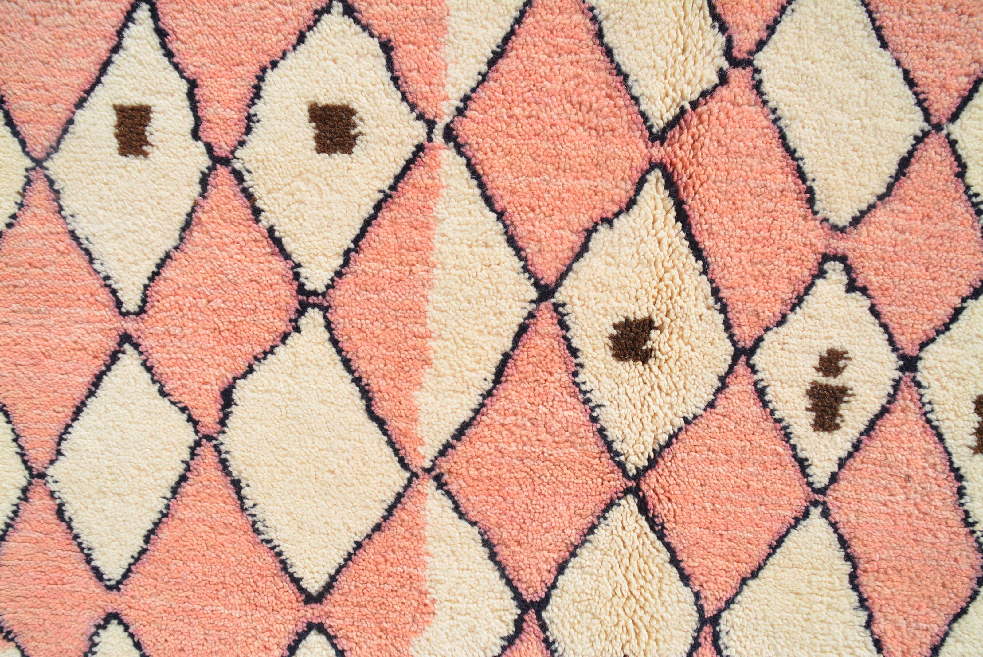 Embers (5'0" x 8'0") - Pink & Cream Tribal Diamond Lattice Azilal Rug - Image 2