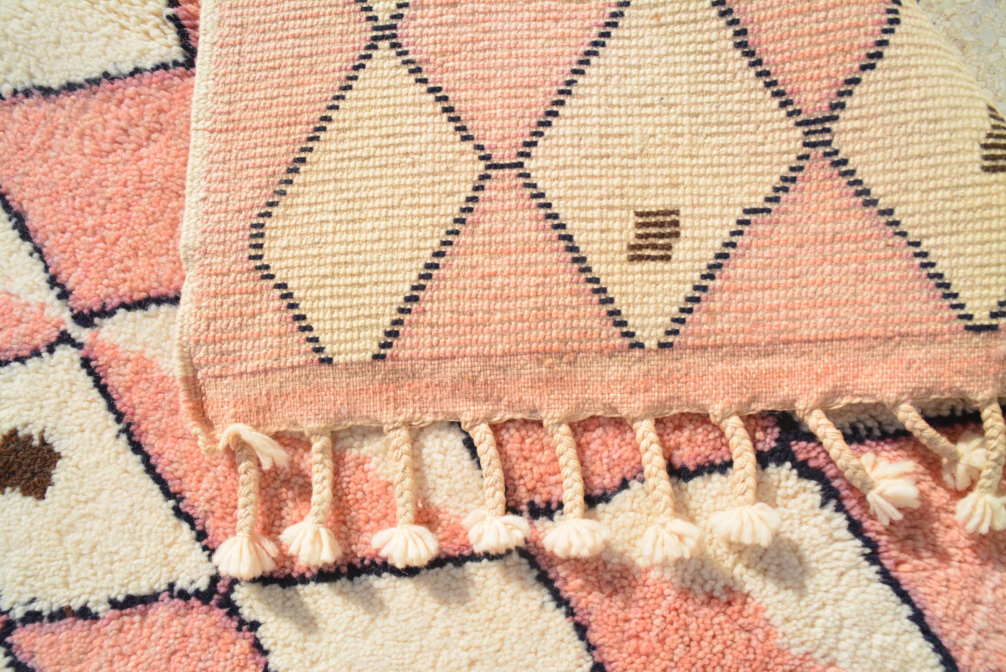 Embers (5'0" x 8'0") - Pink & Cream Tribal Diamond Lattice Azilal Rug - Image 4