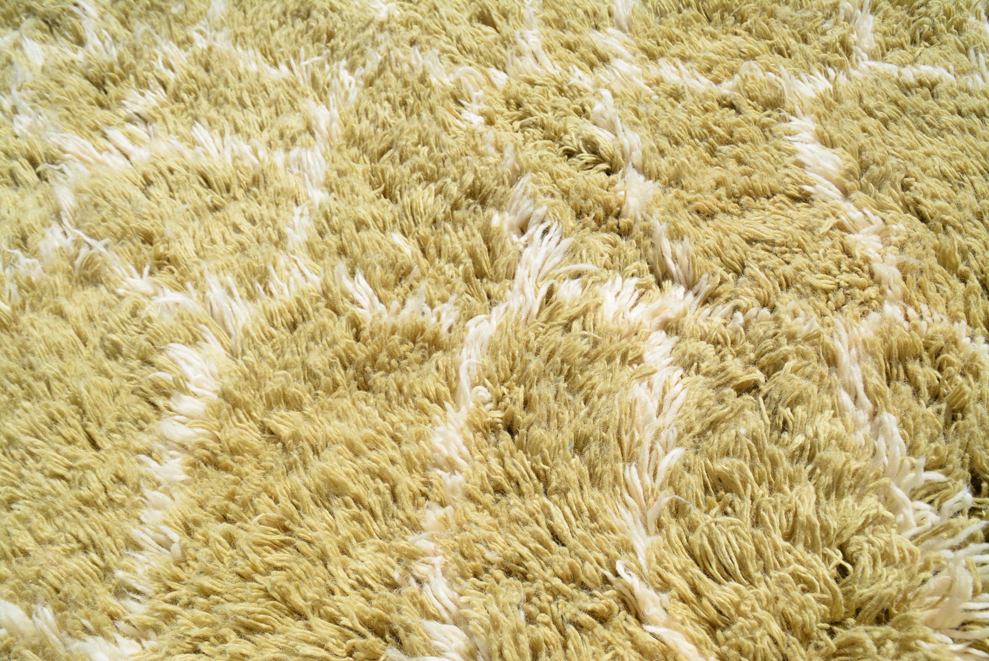 Fallen (5'8" x 8'6") - Abstract Pea Green Diamond Shag Berber Rug - Image 2