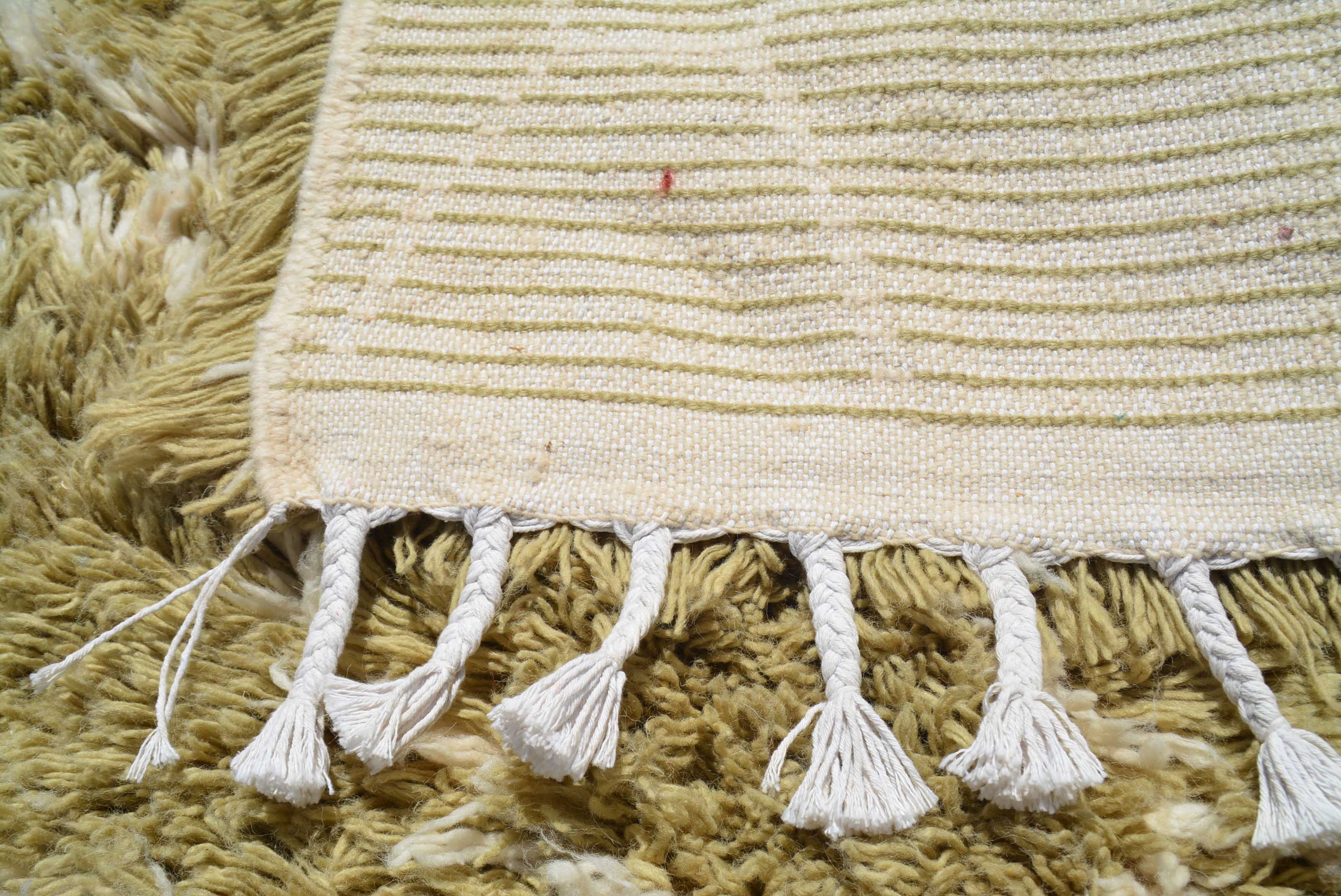 Fallen (5'8" x 8'6") - Abstract Pea Green Diamond Shag Berber Rug - Image 3