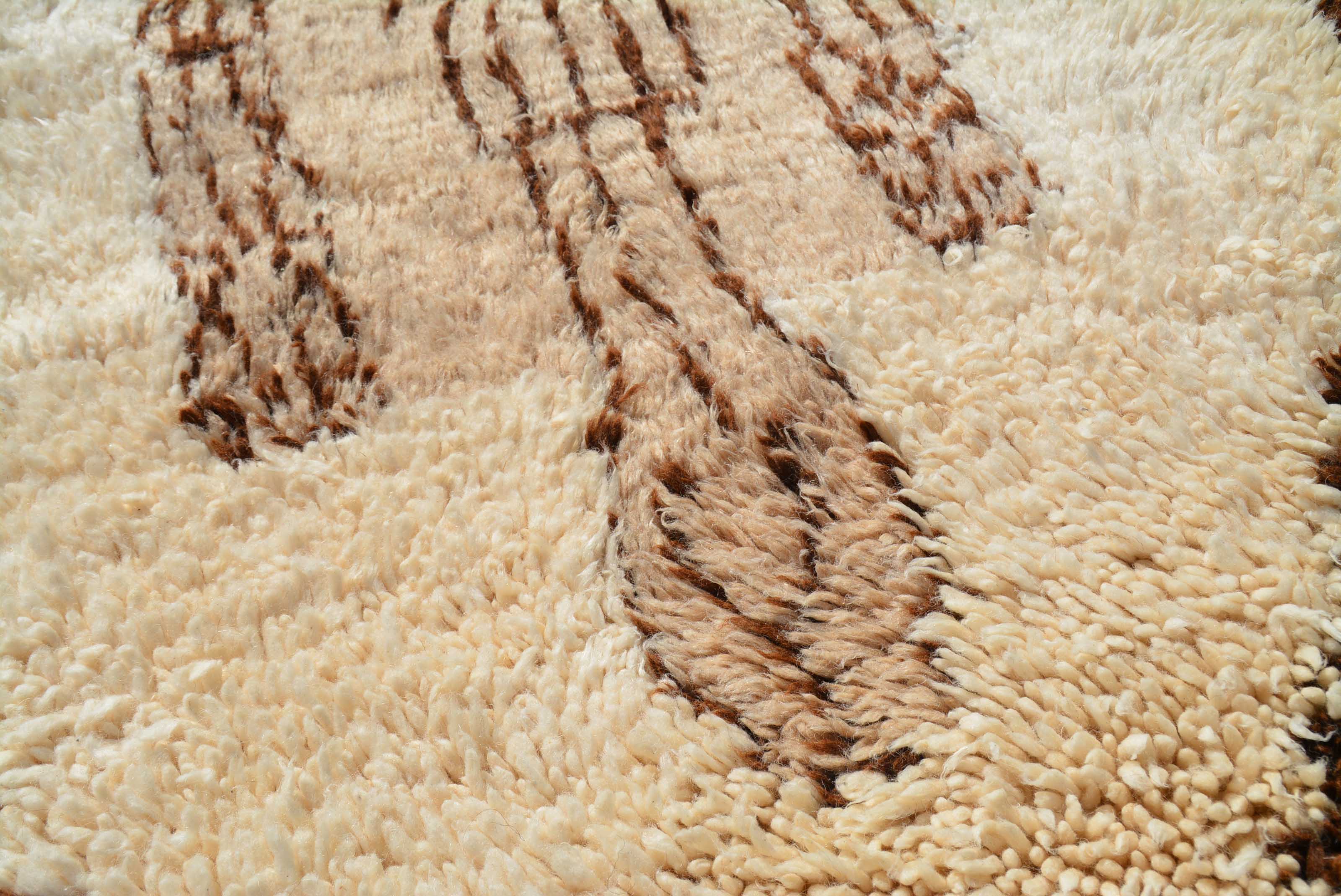 Guide (2'10" x 5'4") – Plush Natural Wool Vintage Berber Accent Rug - Image 2