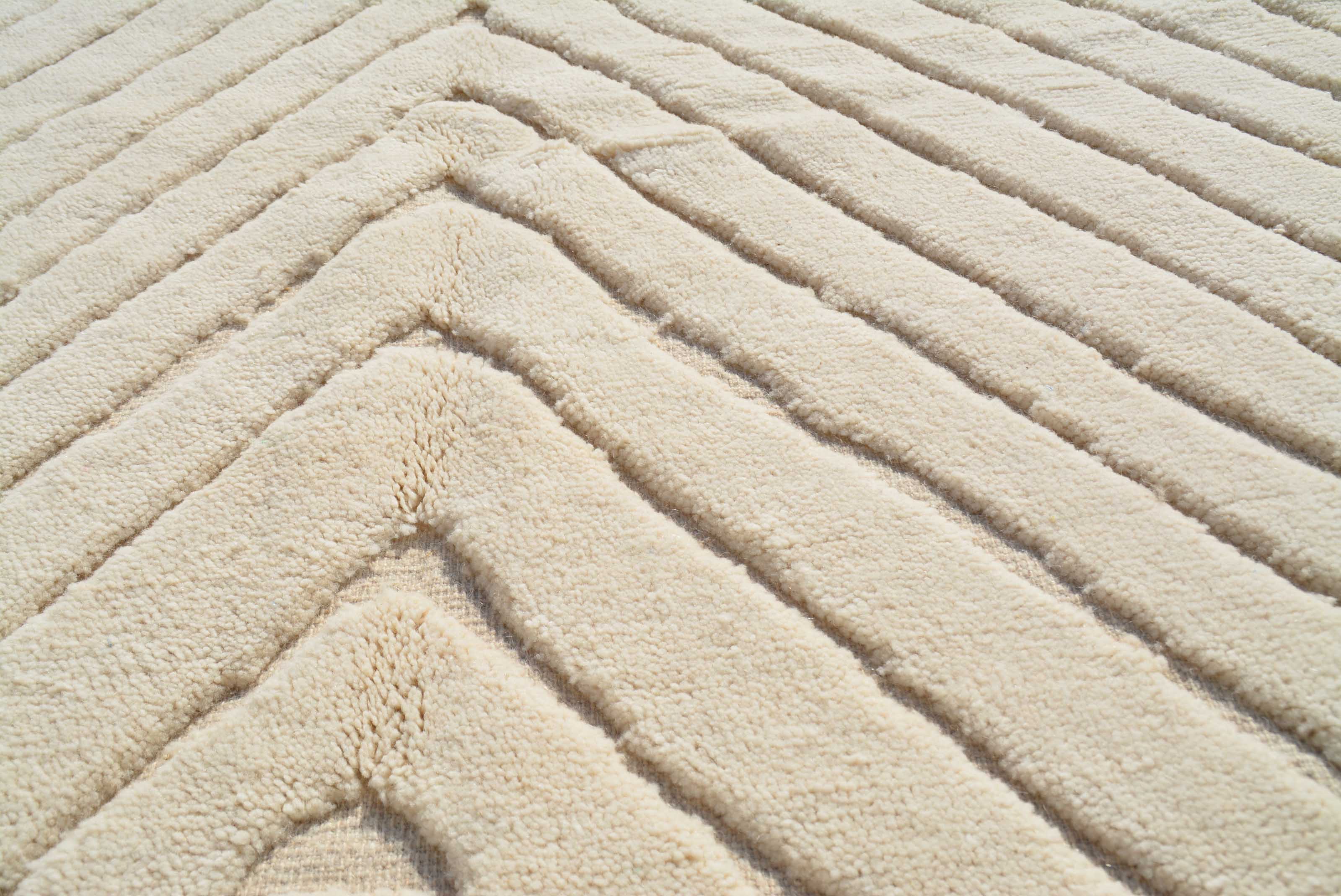 Lighter (5'2" x 8'2") - Textured White High-Low Berber Rug - Hand-Knotted Wool - Image 2