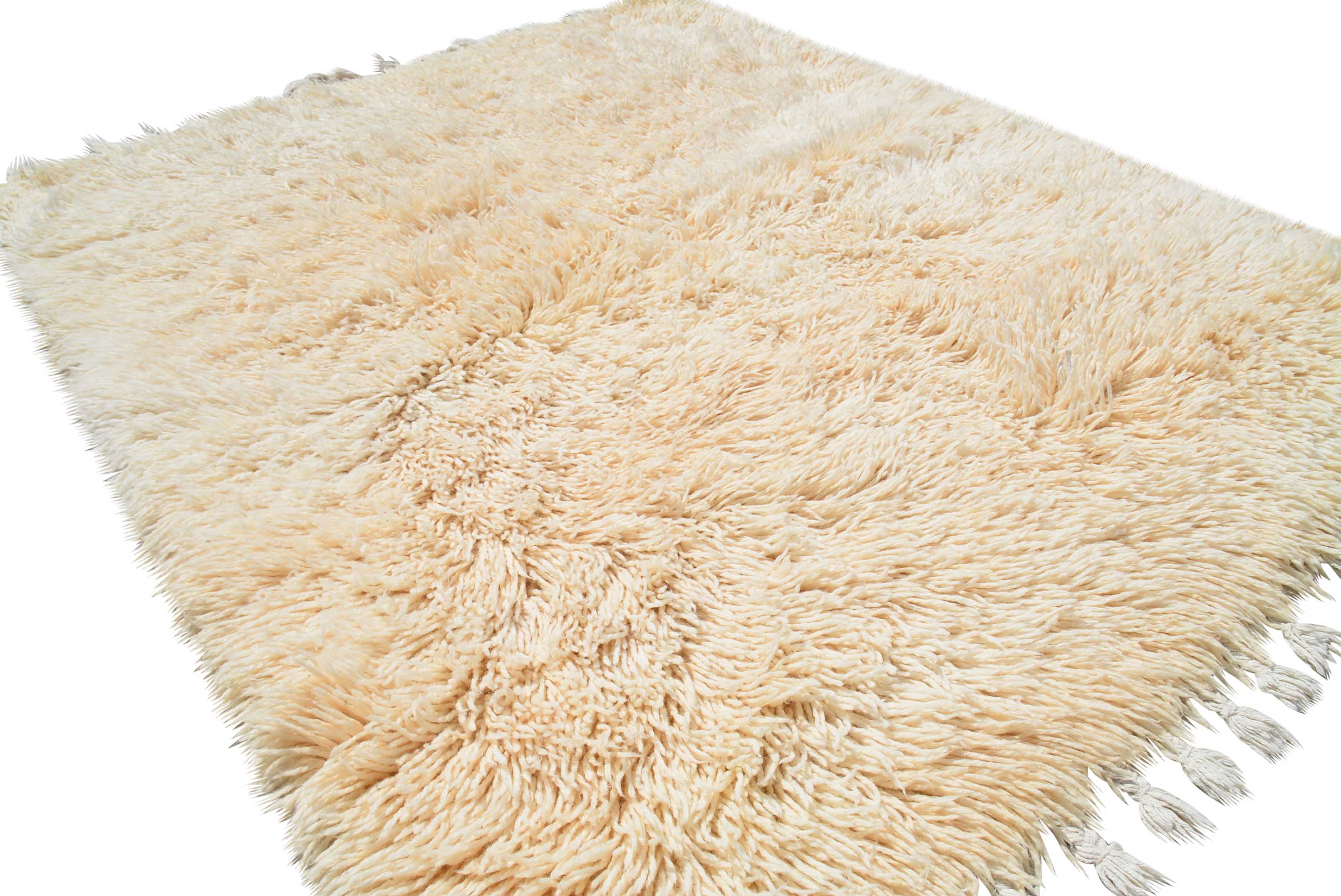 Pale Spring II (5'4" x 6'6") - Solid Pale Wheat Ultra Shag Berber Rug - Image 5