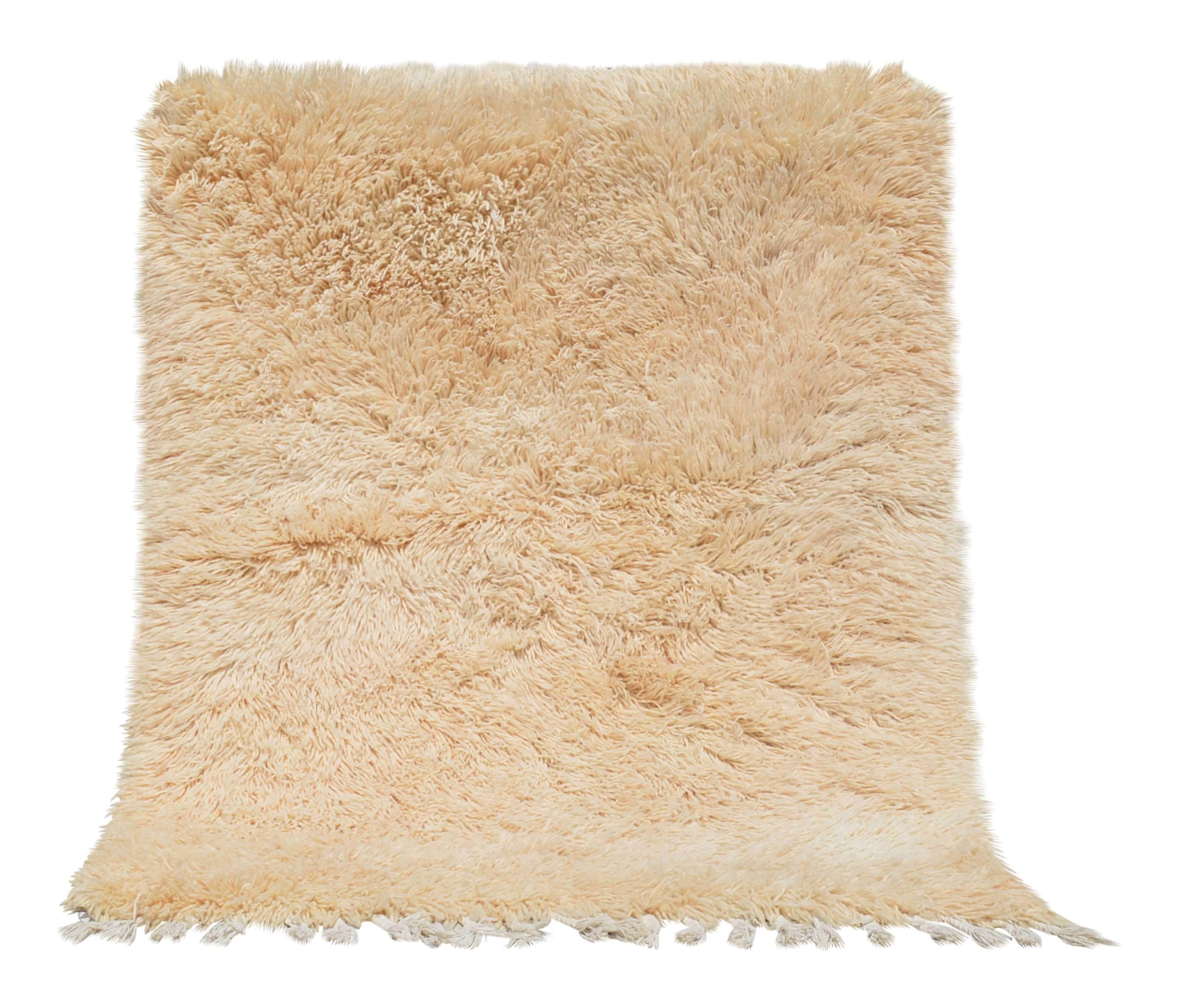 Pale Spring II (5'4" x 6'6") - Solid Pale Wheat Ultra Shag Berber Rug - Image 6
