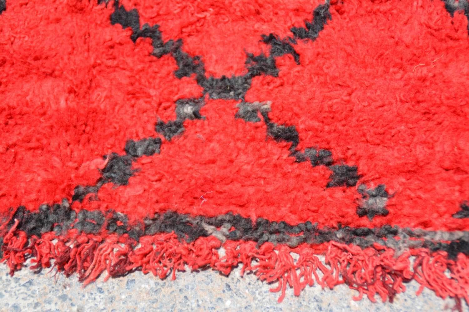 True (5'8" x 9') – Vintage Red Diamond Lattice Moroccan Area Rug - Image 3