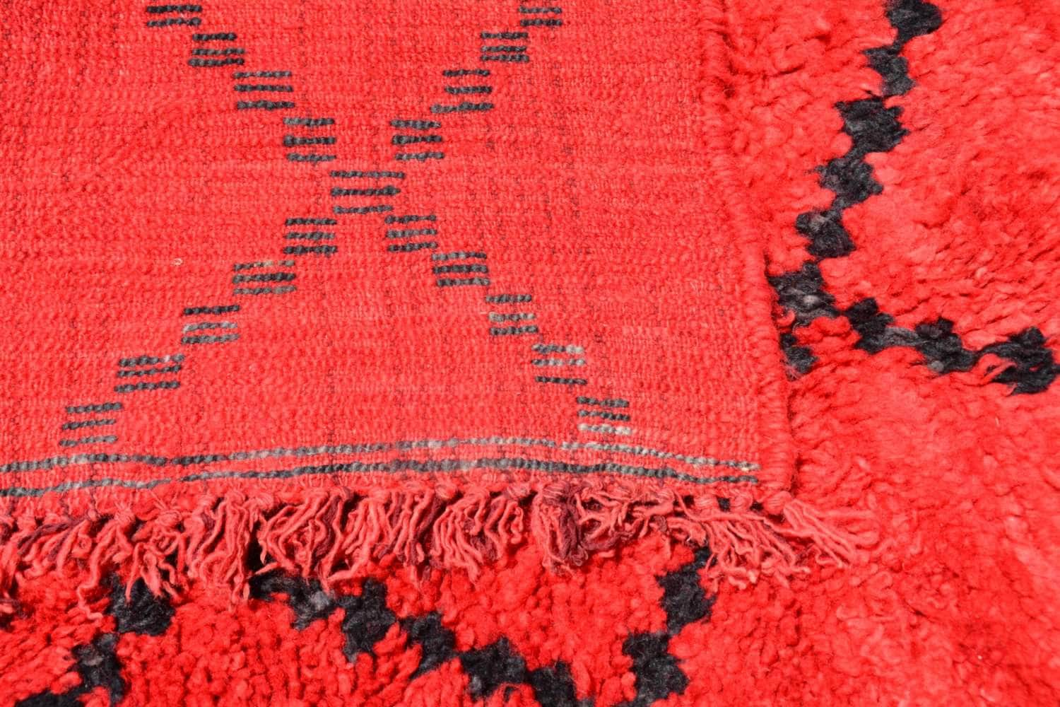 True (5'8" x 9') – Vintage Red Diamond Lattice Moroccan Area Rug - Image 4